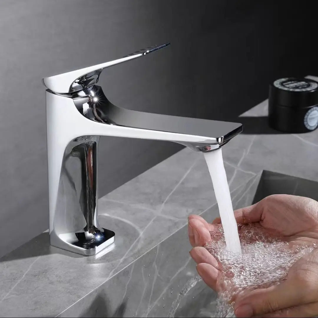 Brass Core Modern Bathroom Sink Faucet Single Handle Deck Mounted Wash Basin Water Tap Hot and Cold Mixer