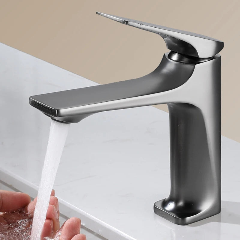 Brass Core Modern Bathroom Sink Faucet Single Handle Deck Mounted Wash Basin Water Tap Hot and Cold Mixer